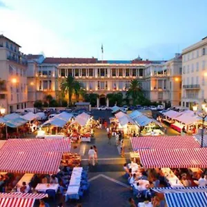 Magnifique 2 Pièces En Plein Cœur Du Vieux Appartamento